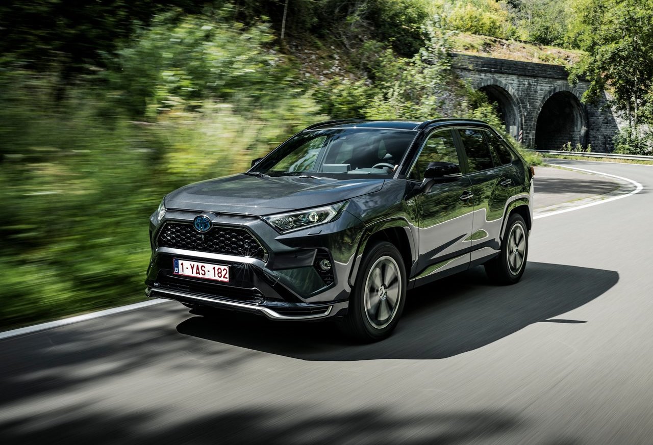 Cât costă Toyota RAV4 hybrid plug-in în România?