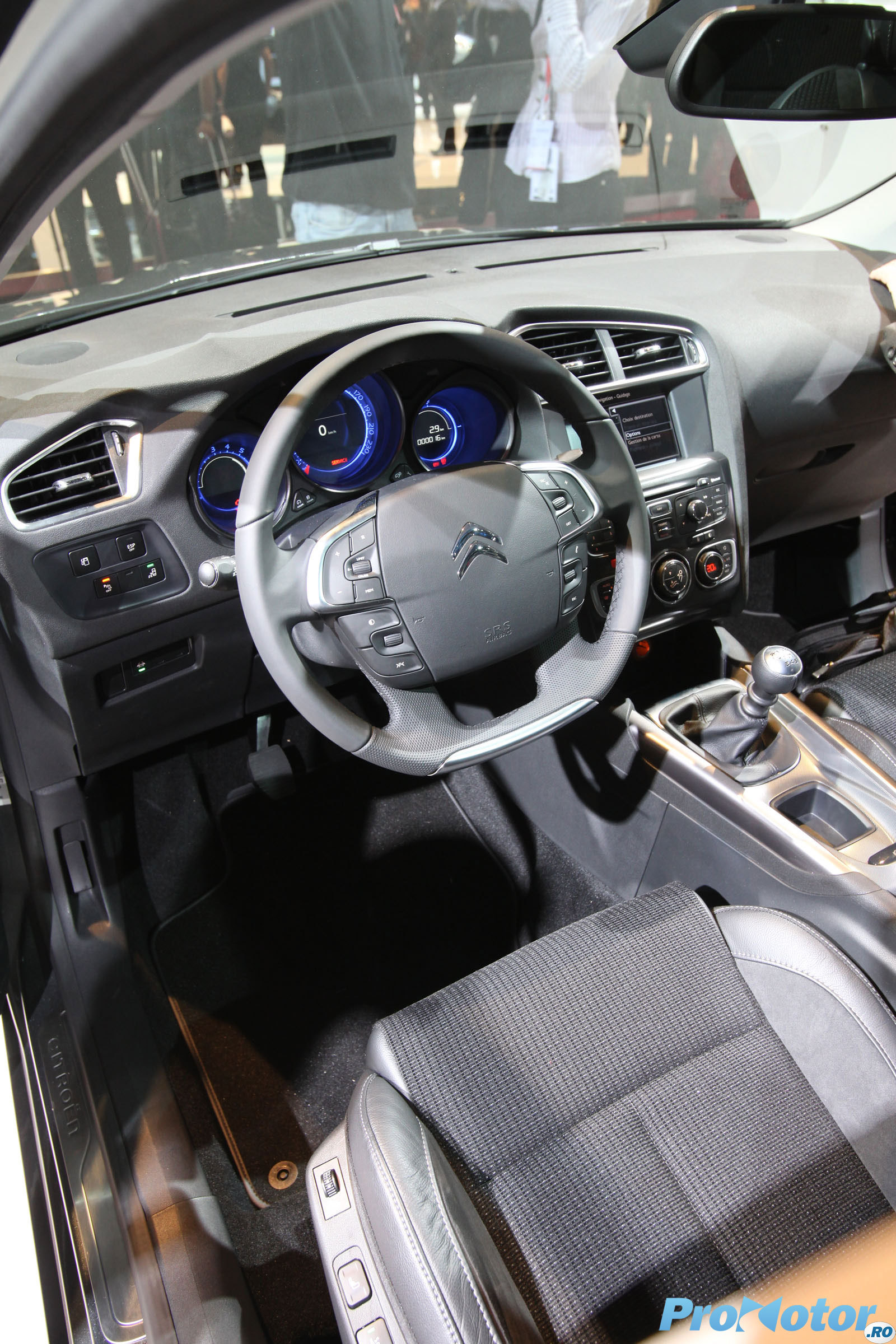 Interiorul noului Citroen C4 are un bun nivel calitativ