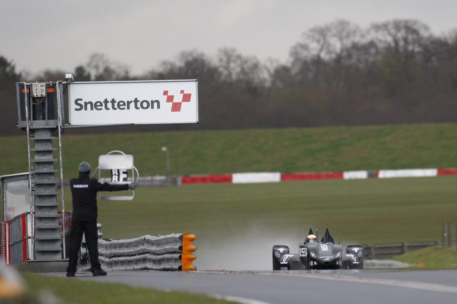 Nissan DeltaWing - teste pe ploaie pe circuitul britanic Snetterton