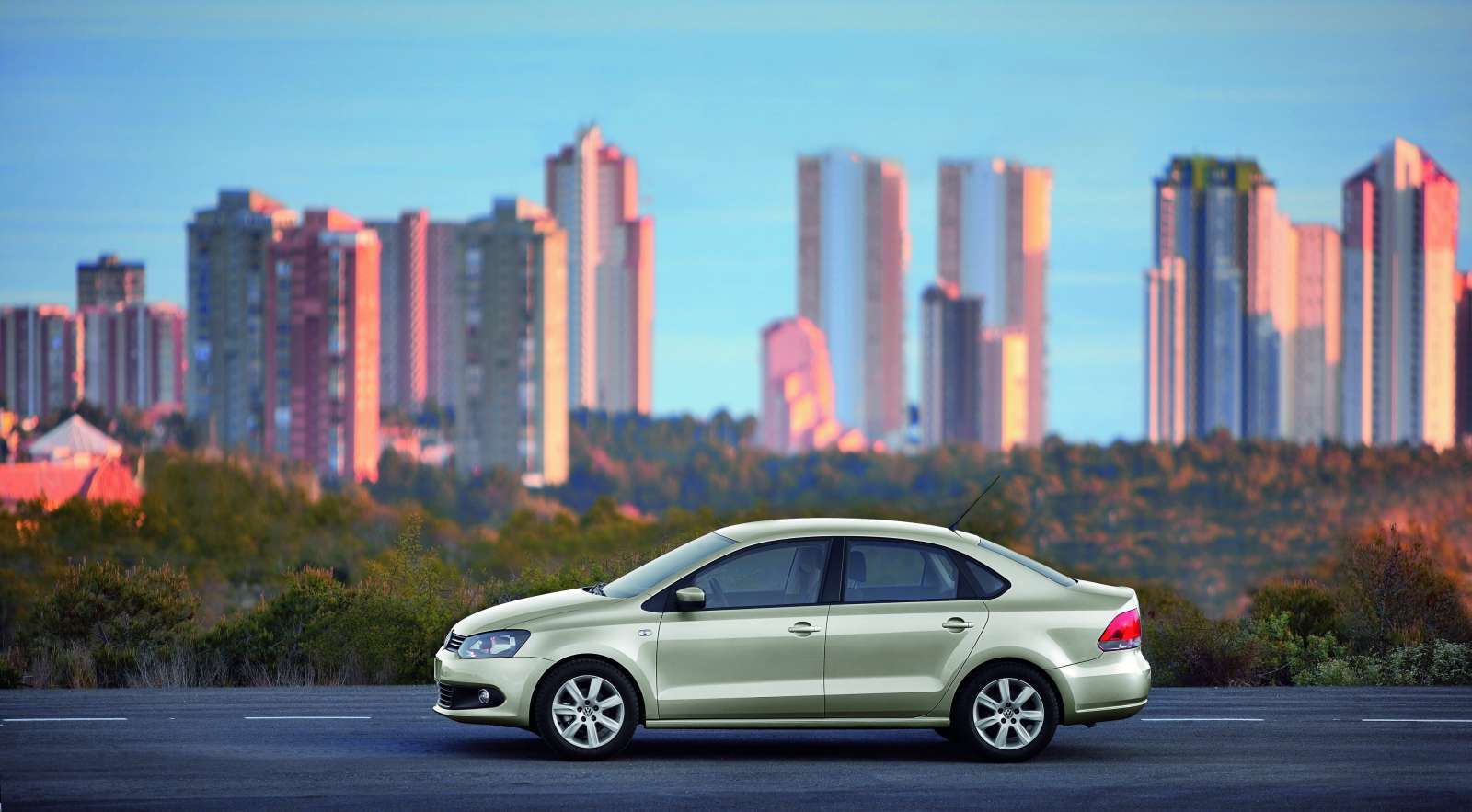 VW Polo Sedan este oferit doar cu o motorizare pe benzina, de 1,6 litri si 105 CP