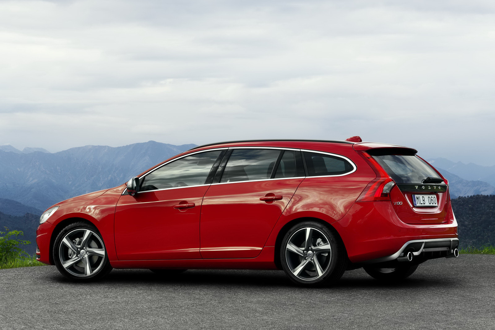 Pachetul R-Design pentru Volvo S60 si V60 va fi disponibil pentru toate versiunile de motorizare