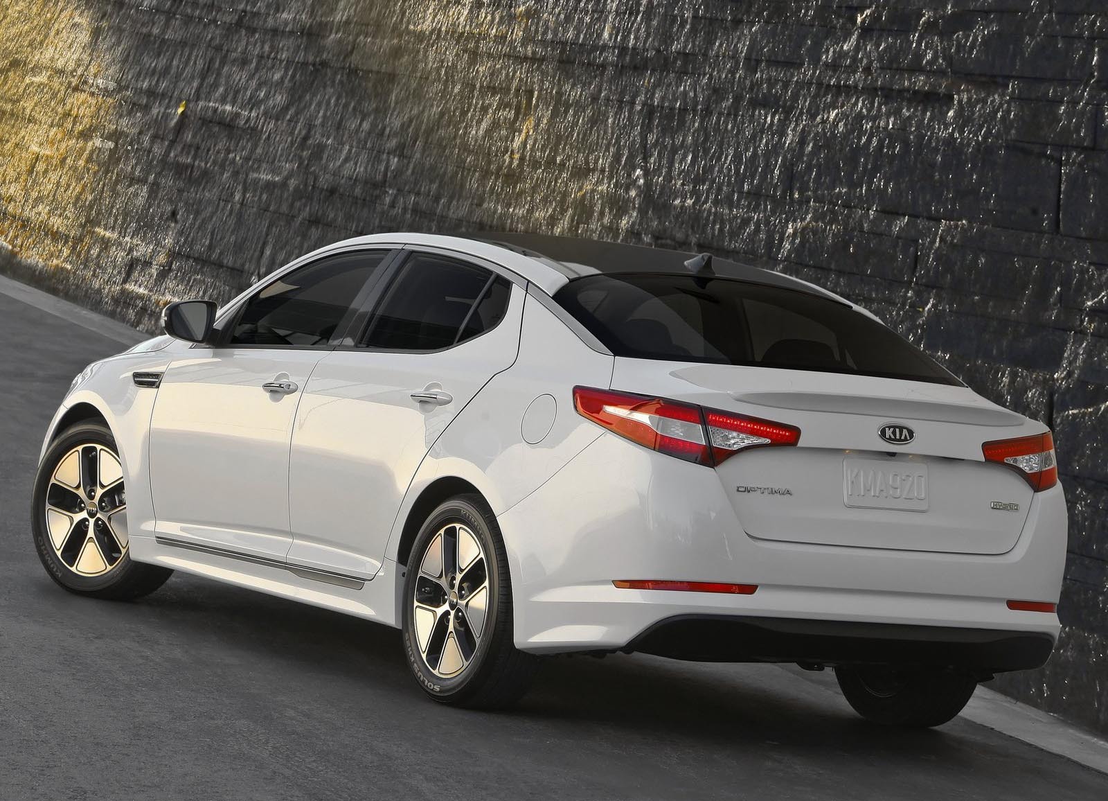 KIA Optima Hybrid va putea fi cumparata in USA de la inceputul lui 2011