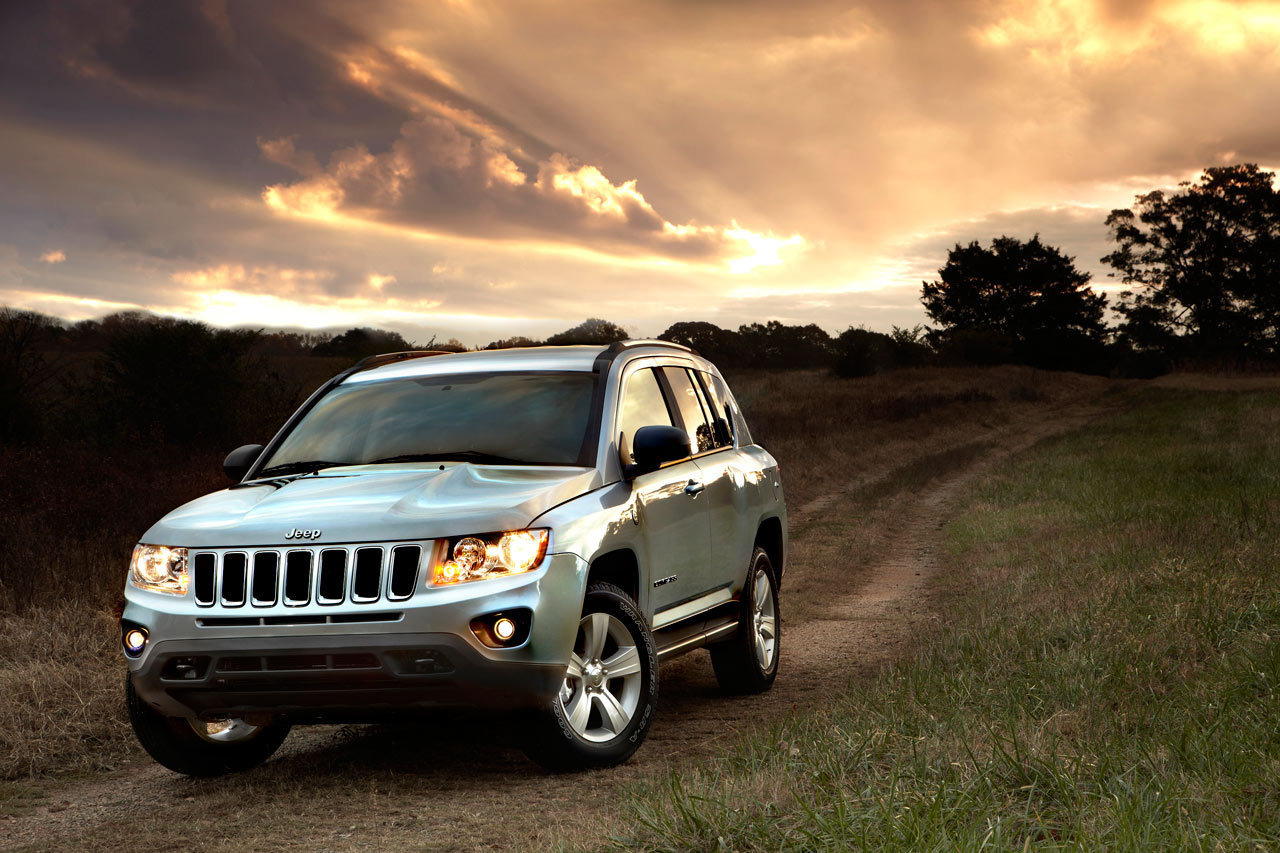 Jeep Compass este oferit cu un pachet Freedom Drive II, dotat cu CVT si reductor