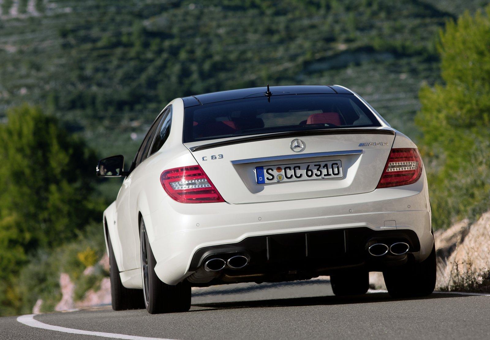 Mercedes-Benz C 63 AMG Coupe - se poate opta pentru pachetul AMG Performance, cu 30 CP mai mult