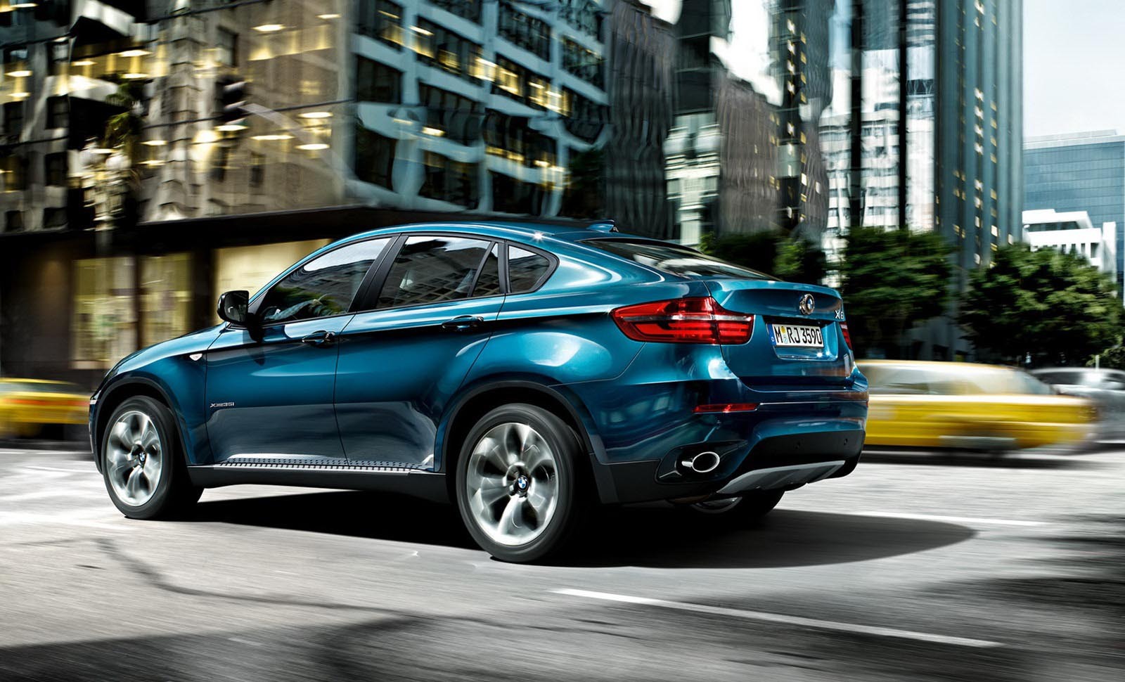 BMW X6 primeste un facelift la Salonul Auto Geneva 2012