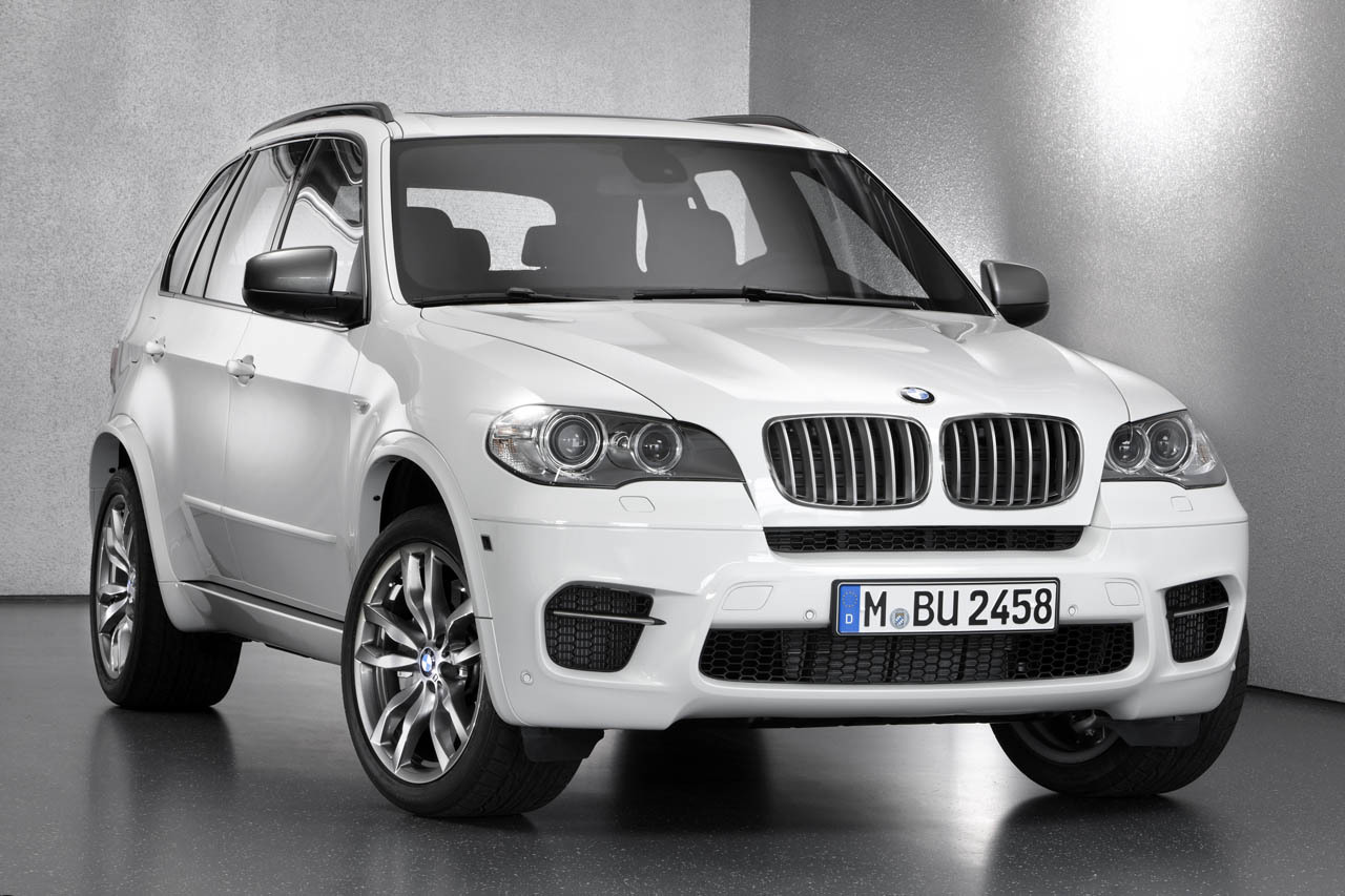 Desi are 120 CP mai putin, BMW X5 M50d demareaza la fel de bine ca Audi Q7 V12 TDI