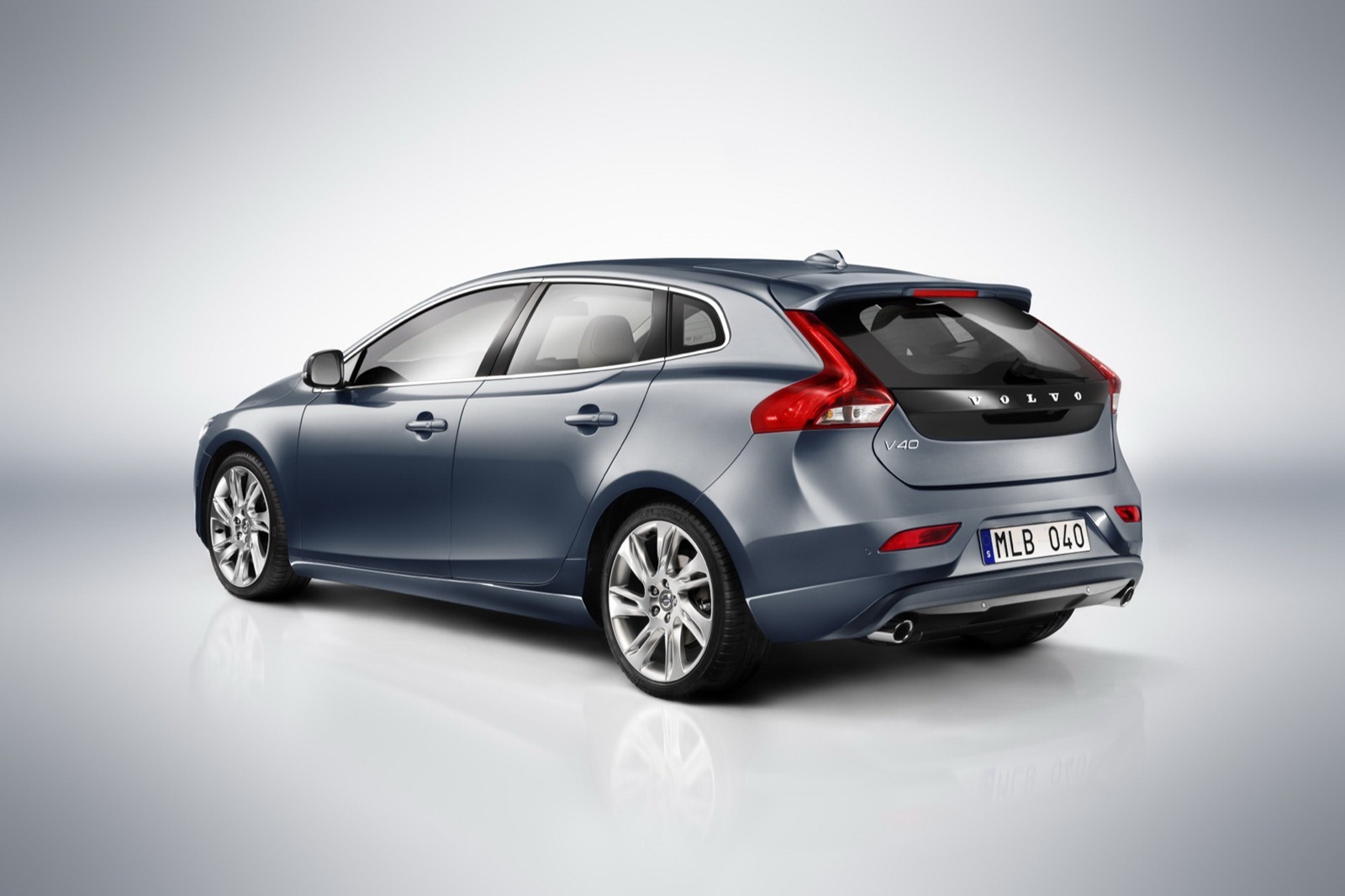 Stil foarte proaspat pentru Volvo V40, care devine un concurent redutabil pentru teutoni