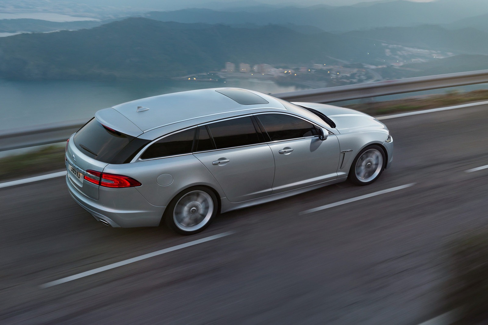 In Europa, Jaguar XF Sportbrake va fi disponibil la inceput cu trei motoare diesel