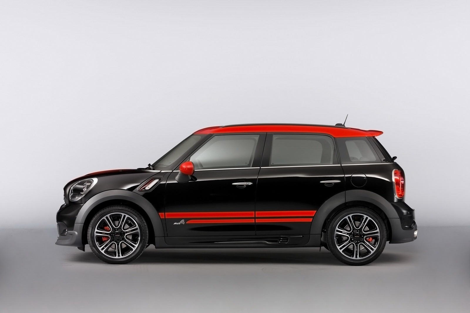 Motorul de sub capota lui Mini Countryman JCW este un turbo de 1,6 litri si 218 CP