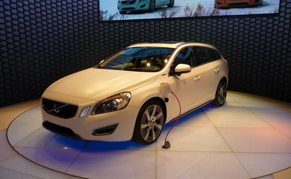 Volvo V60 diesel plug-in hybrid - emisii CO2 de 49 g/km