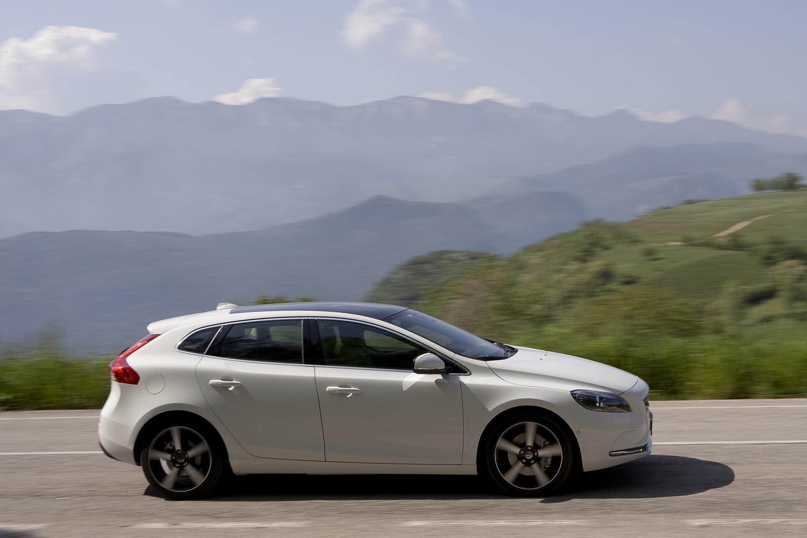 Volvo V40 mizeaza pe eleganta si pe un stil sofisticat