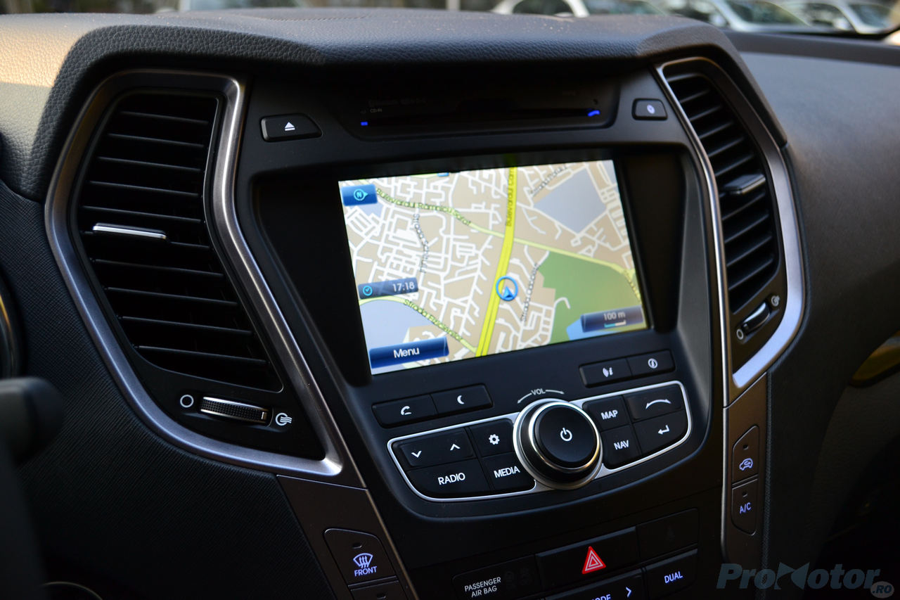 Hyundai Santa Fe 2012 interior