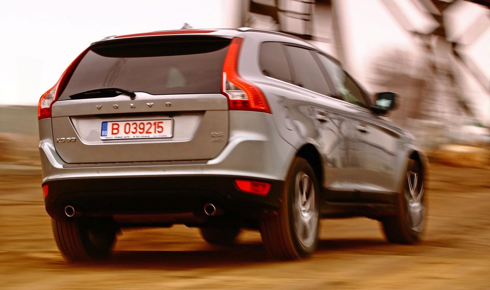 Volvo XC60 ofera un bun compromis intre confort si stabilitate, cu accent pe confort