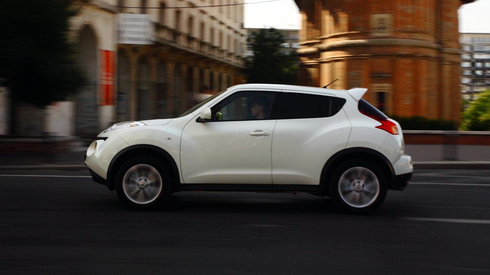 Nissan Juke 1.6 turbo 4x4 - combinatie de citadina, sportiva, offroader si fite