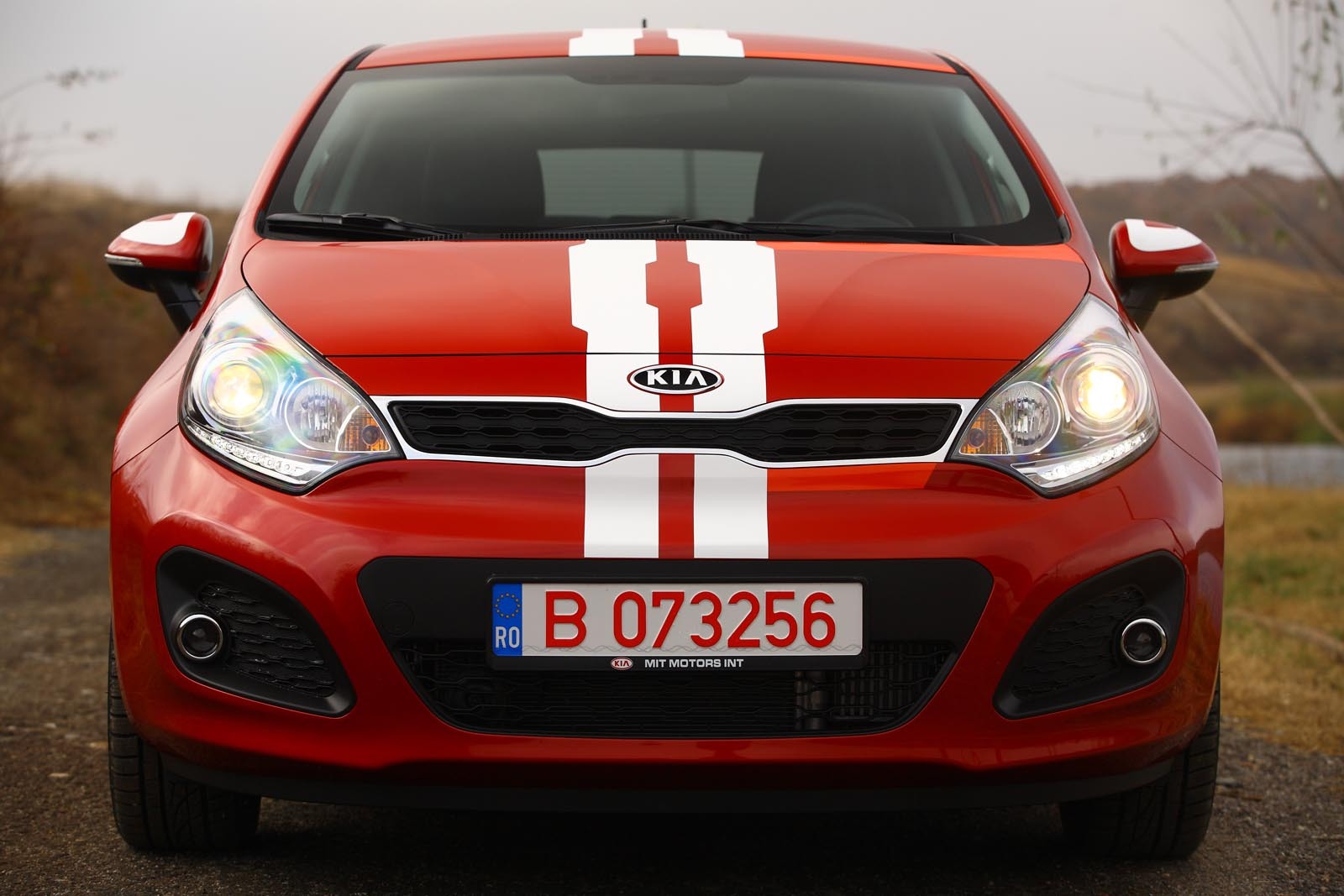 La balul bobocilor din clasa mica, noua KIA Rio are sanse mari la Miss. Sau Mister...