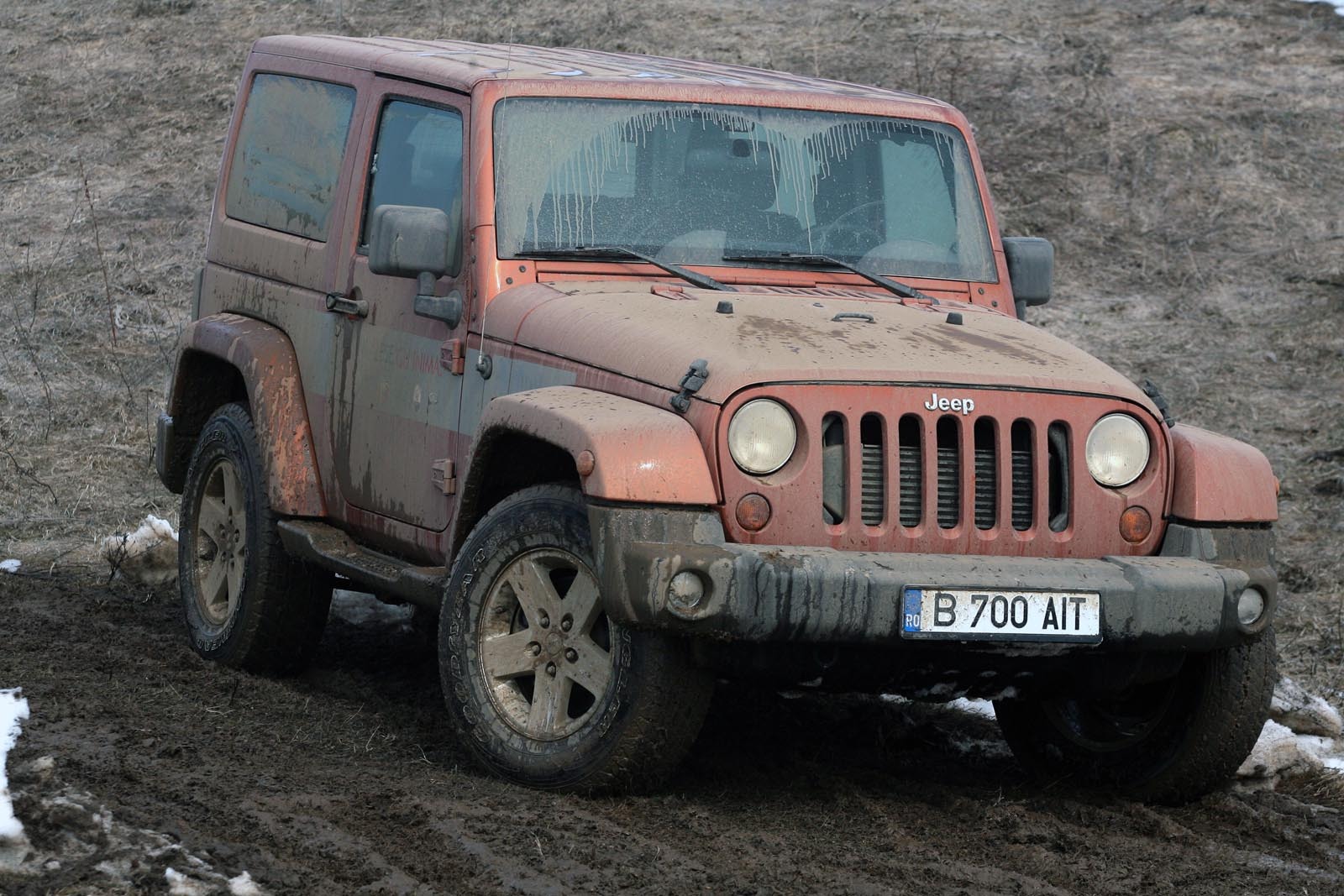 Jeep Wrangler e pentru cu bani, nonconformisti si cu spirit de aventura