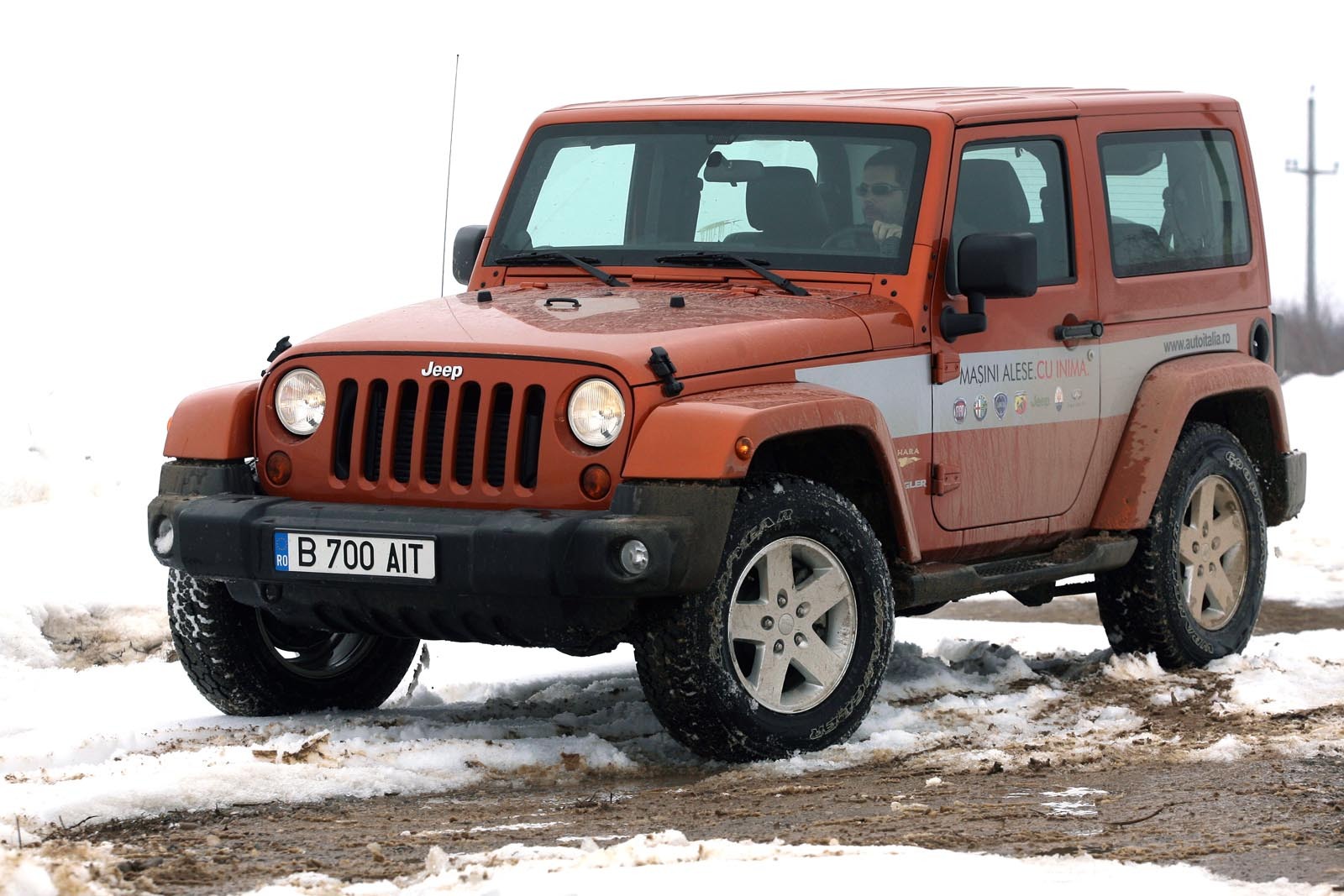 A treia generatie Wrangler continua stilul primei generatii, amintind de Willys-ul original