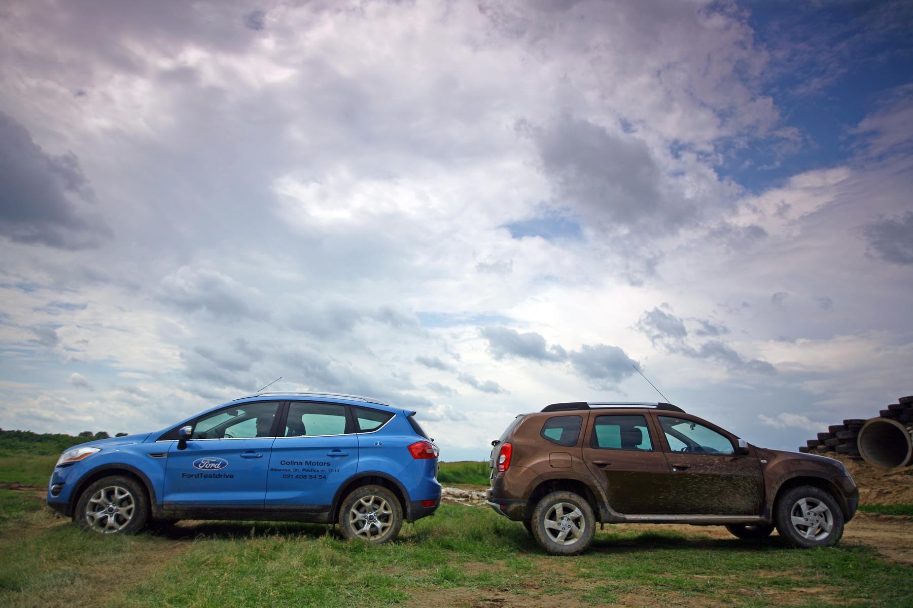 Ford Kuga e mai lung cu 13 cm fata de Dacia Duster si are un ampatament mai mare cu 2 cm