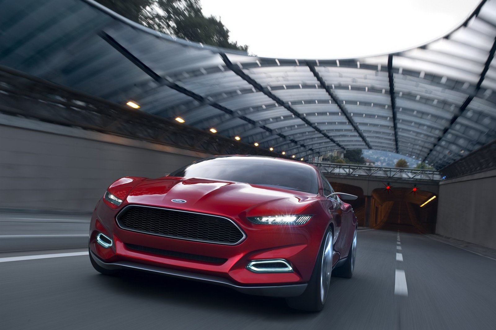 Sistemul hibrid plug-in de pe Ford Evos promite o autonomie de 800 km