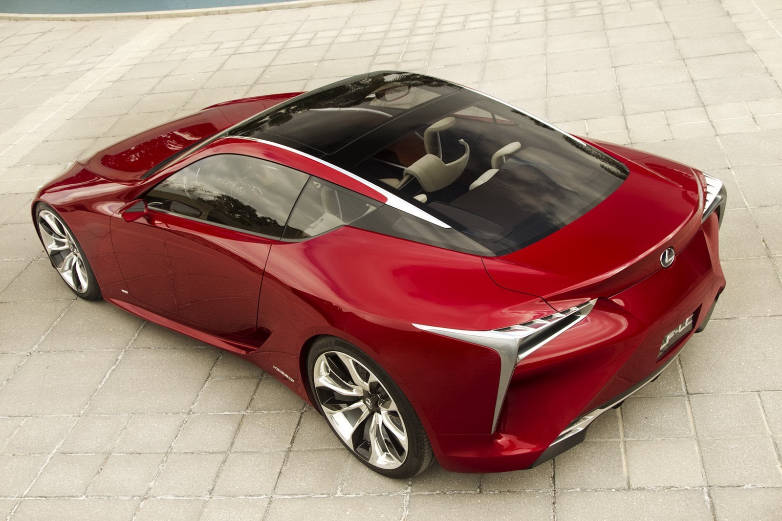 Lexus LF-LC este un coupe de 2+2 locuri, mai compact decat LF-A